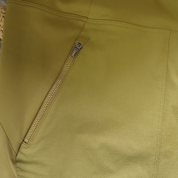 Athleta Headlands Hybrid Cargo Tight in Olive Green - Size 24 - Picture 7 of 12